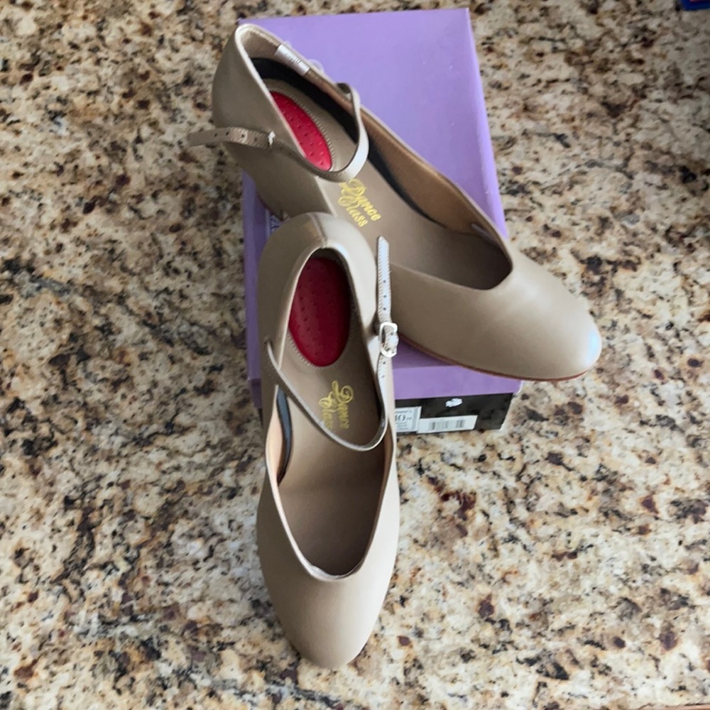 New character tan w/out taps vinyl dance shoes